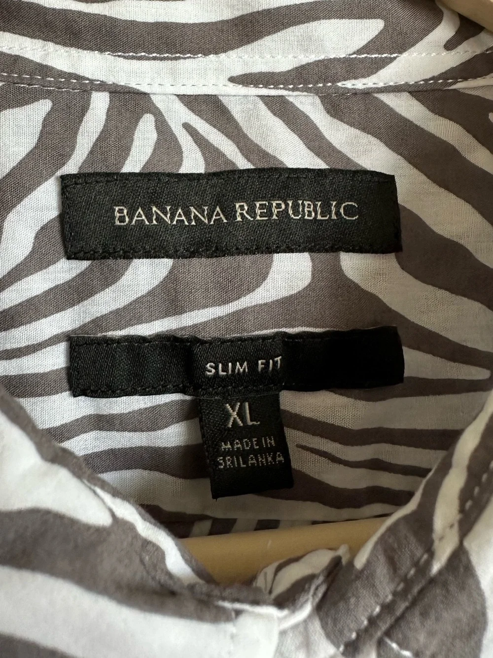 Banana Republic Men’s Cotton Zebra Print Short Sleeve Button Down Shirt
